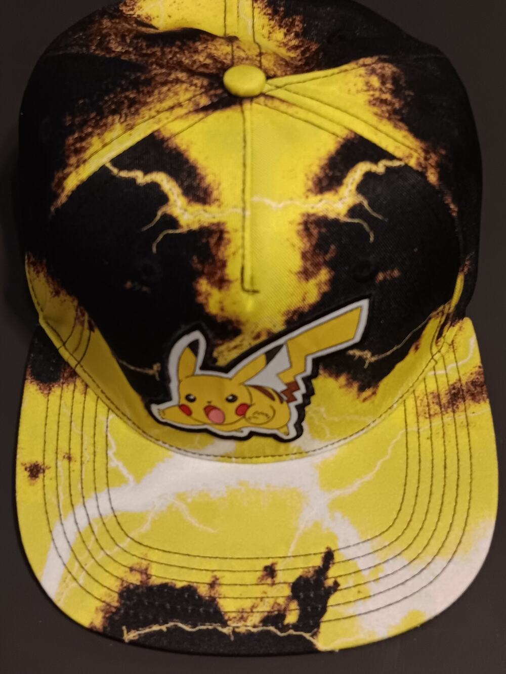 Bioworld Pokémon Pikachu snapback hat yellow & Pikachu Patch NEW Adjustable